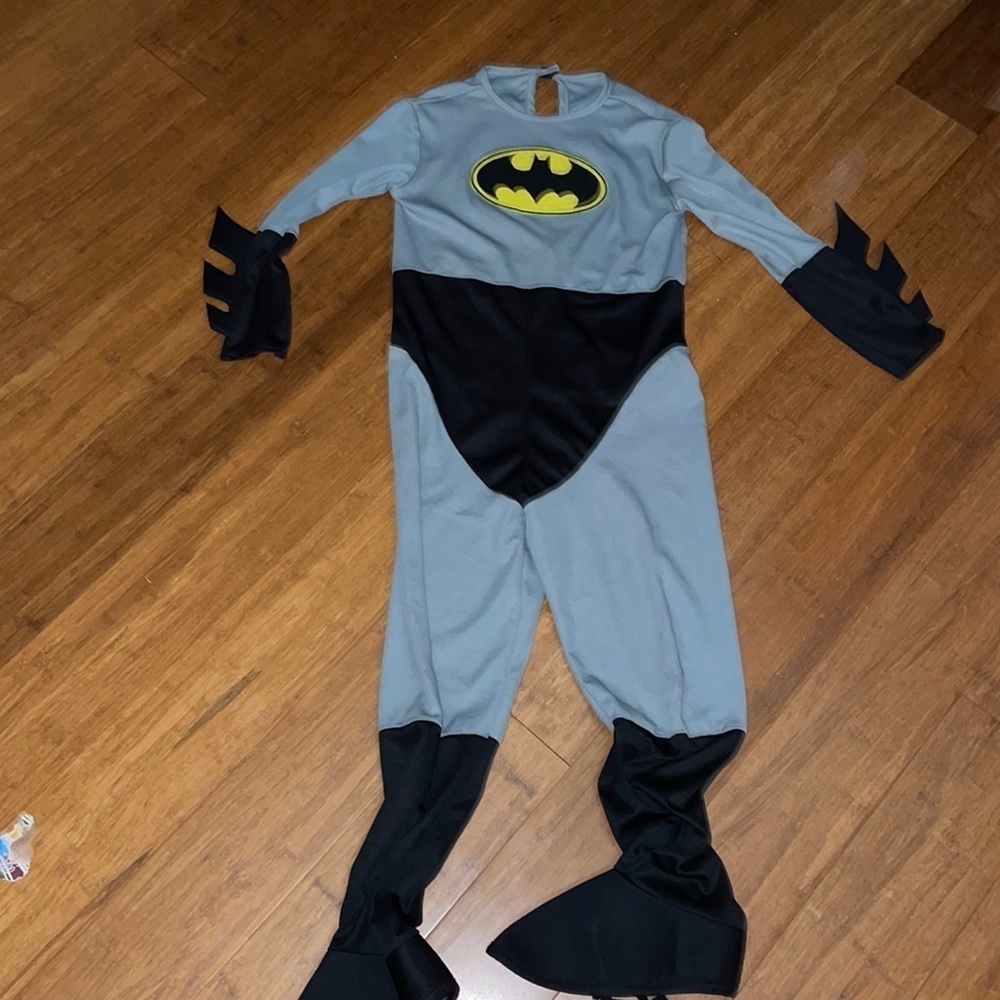 Rubie’s boys Batman costume size medium (8-10) with mask